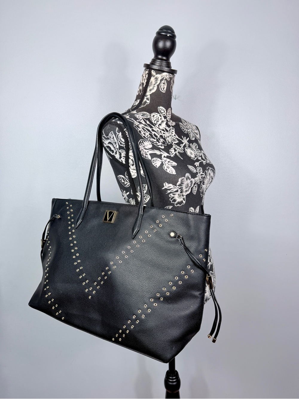 VS black faux leather gold eyelet studded large carryall travel purse size large